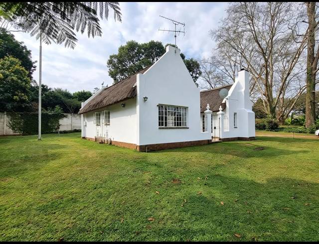 3 BEDROOM HOUSE TO LET IN HILLCREST CENTRAL